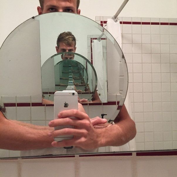 Фотосессия с отражением в зеркале