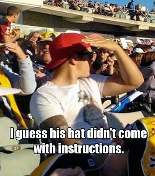 Мальчики с кепкой смешно