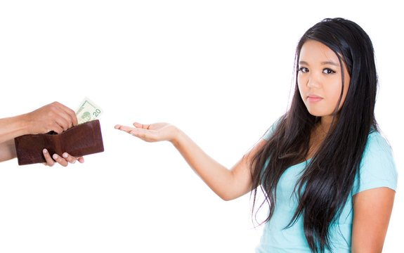 Женщина просит деньги