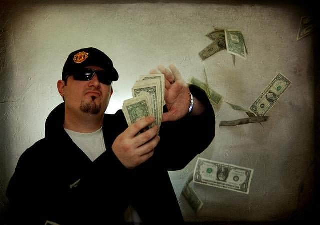 Сорить деньгами