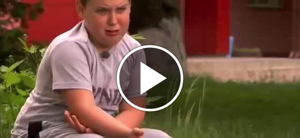 Мальчик плачет Мем