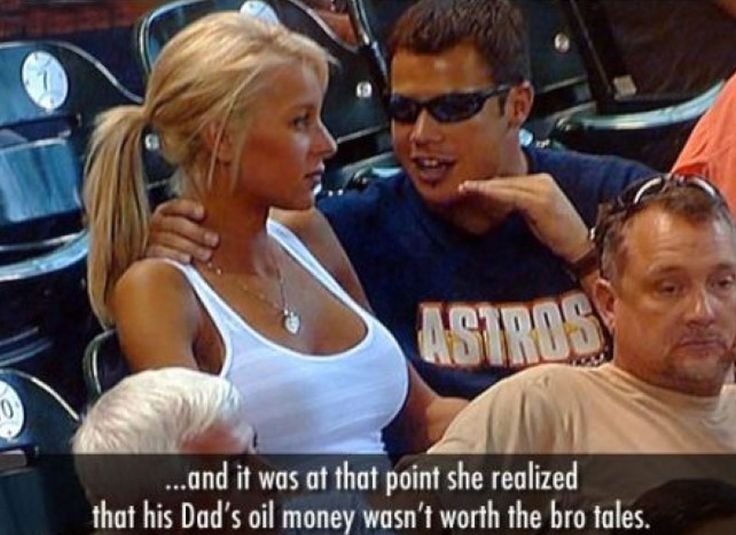 Парень в очках рассказывает девушке Мем