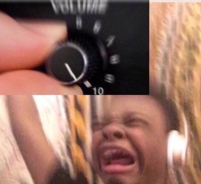 Негр в наушниках орет