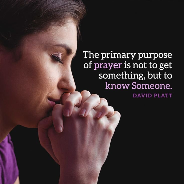 Женщина молится картинки