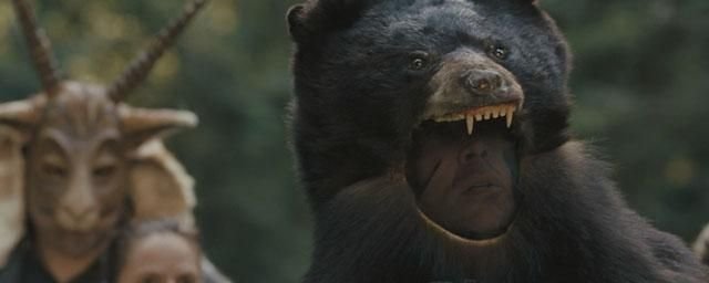 Николас Кейдж в костюме медведя