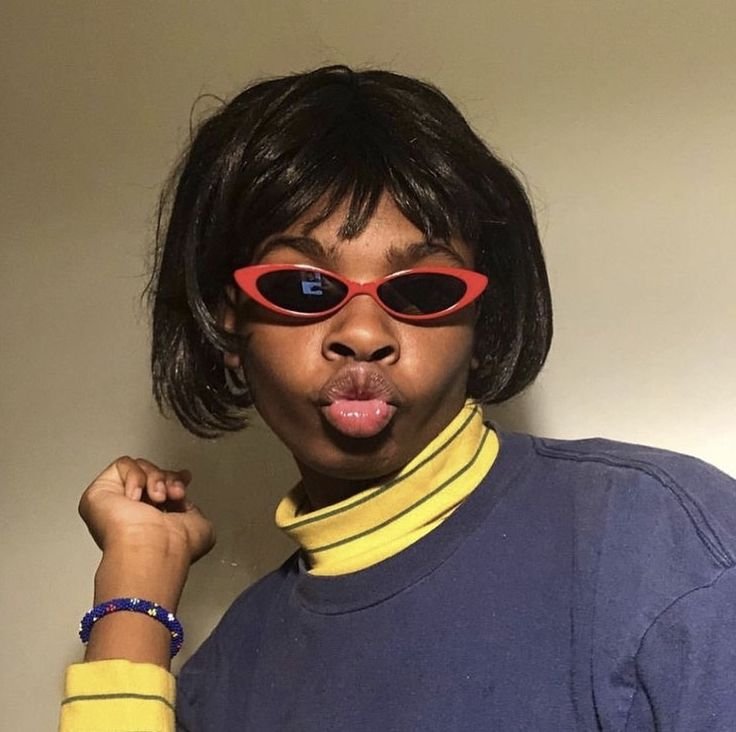 Афроамериканец в очках