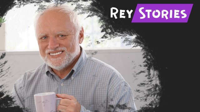 Седой улыбающийся мужик