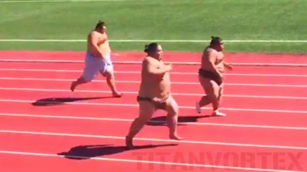 Смешно бежит