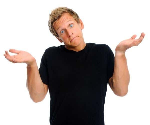 Человек пожимает плечами