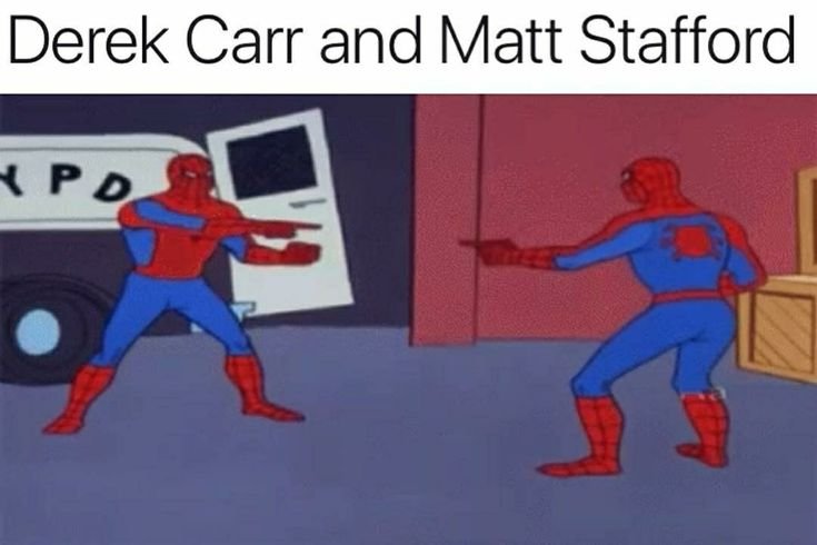 Человек паук показывает на человека паука