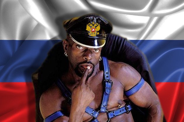 Негр с флагом России