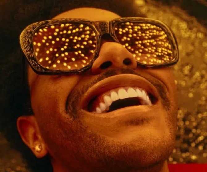 Негр в золоте