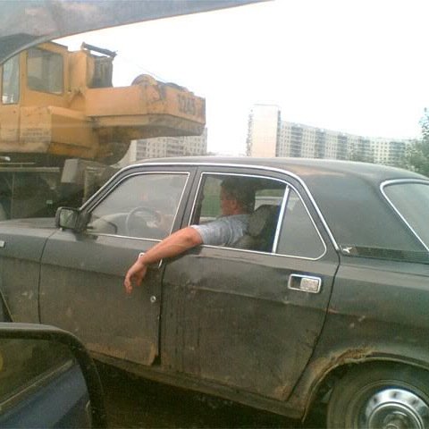 Большой человек в Волге