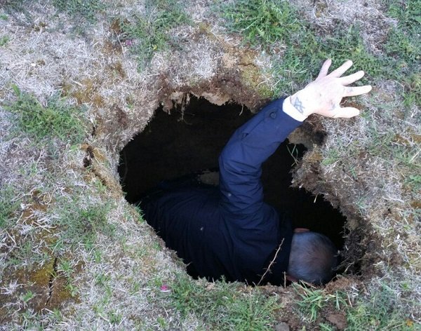 Яма под землей