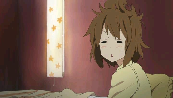 Юи Хирасава спит