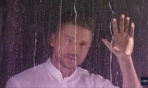 Человек за стеклом