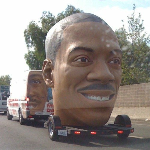 Голова Эдди Мерфи на колесах