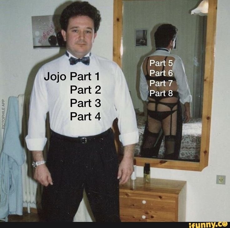 Мем мужчина в костюме в зеркале