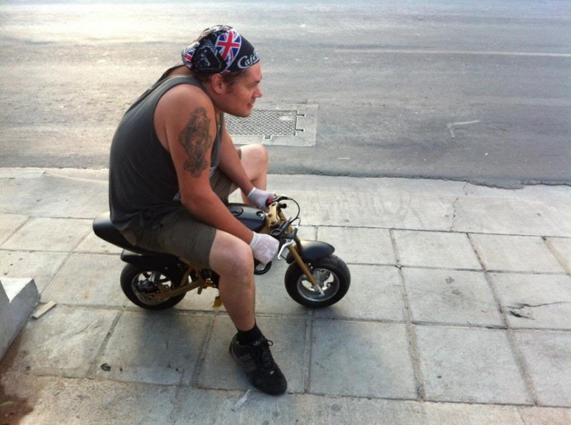 Смешной байкер