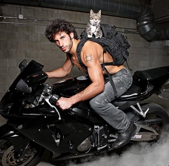 Красивые парни на мотоциклах