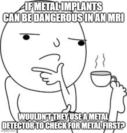 Парень с чашкой в ноге