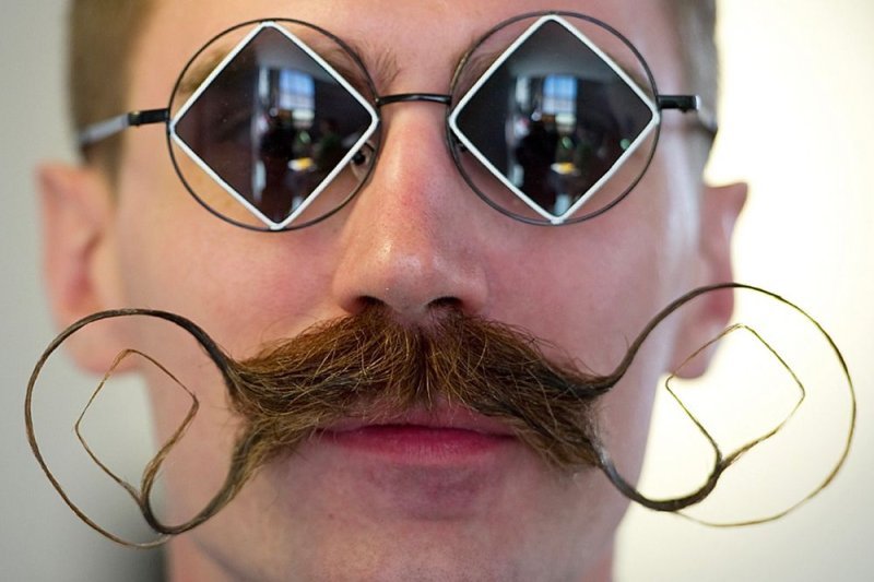 Очки с усами