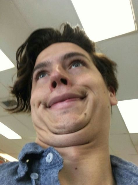 Коул Спроус улыбка