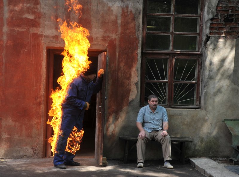 Человек в горящем доме