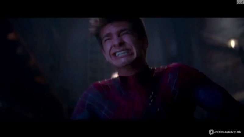 Питер Паркер Эндрю Гарфилд плачет