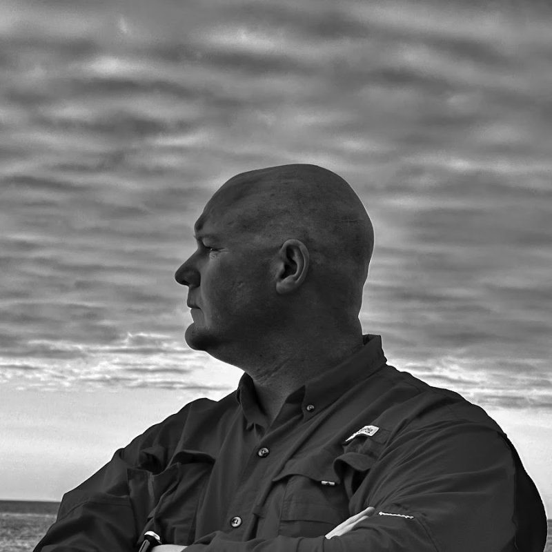 Мистер исключительный в очках