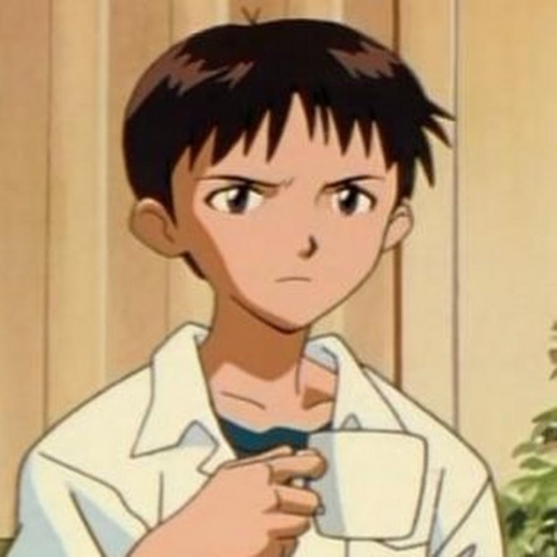 Синдзи Икари улыбается