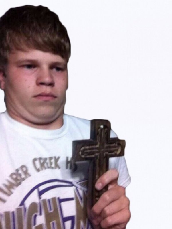 Мужчина с крестом