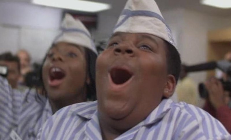 Довольный негр