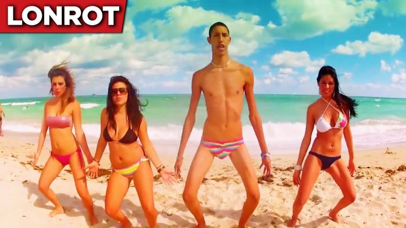 Танцы на пляже