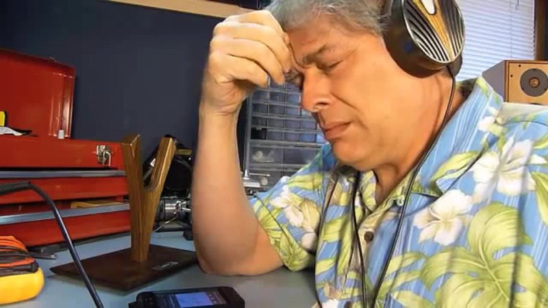 Мужчина в наушниках