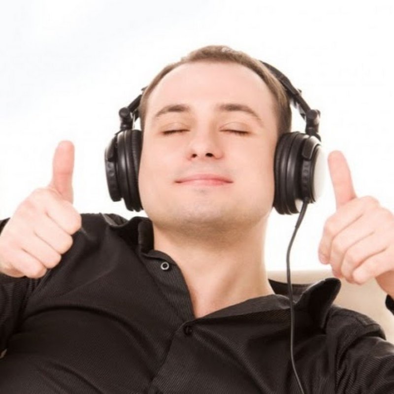 Мужчина в наушниках