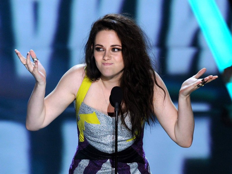 Кристен Стюарт разводит руками