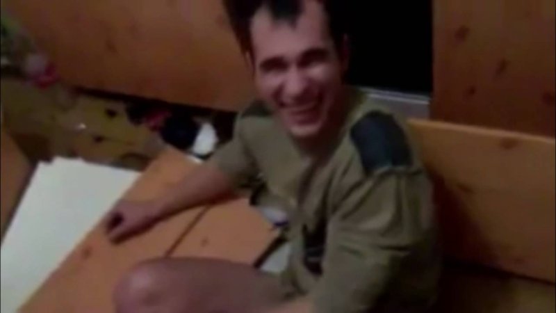 Мужик падает со шкафа с посудой