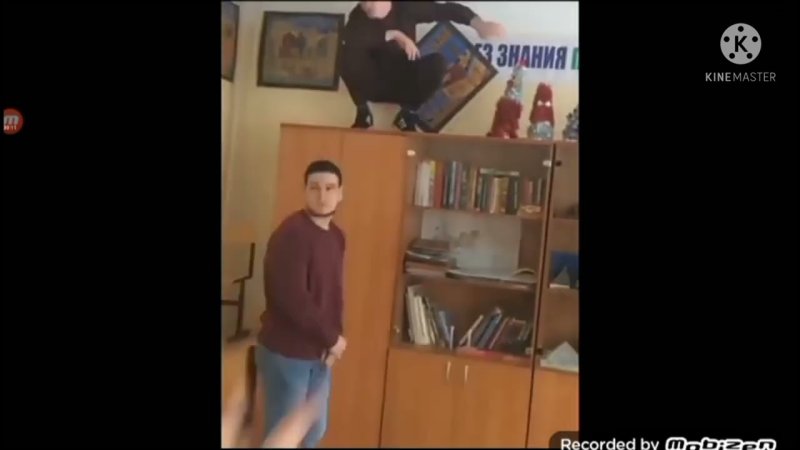 Школьник упал со шкафа