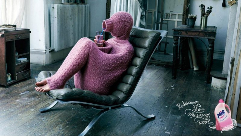 Девушка в свитере