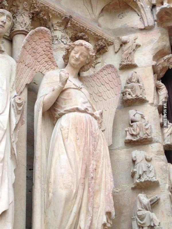 Ангел хранитель улыбается