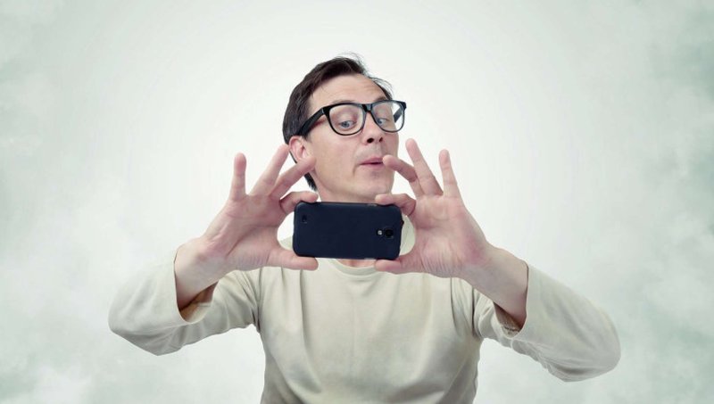 Человек с телефоном