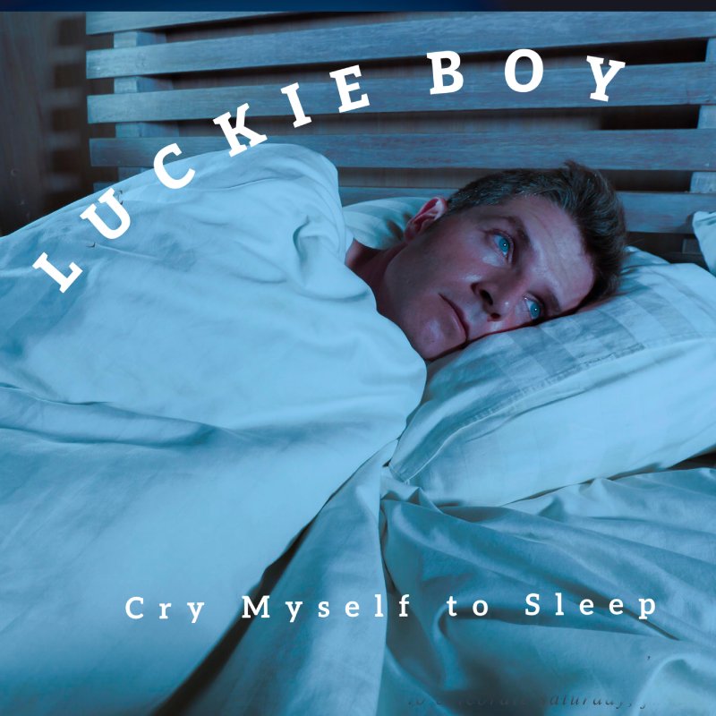 Грустный парень на кровати