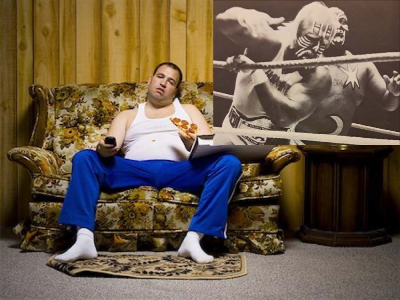 Мужик на кресле