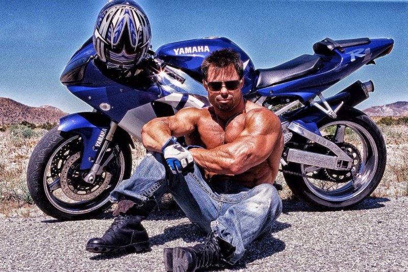 Парень на мотоцикле