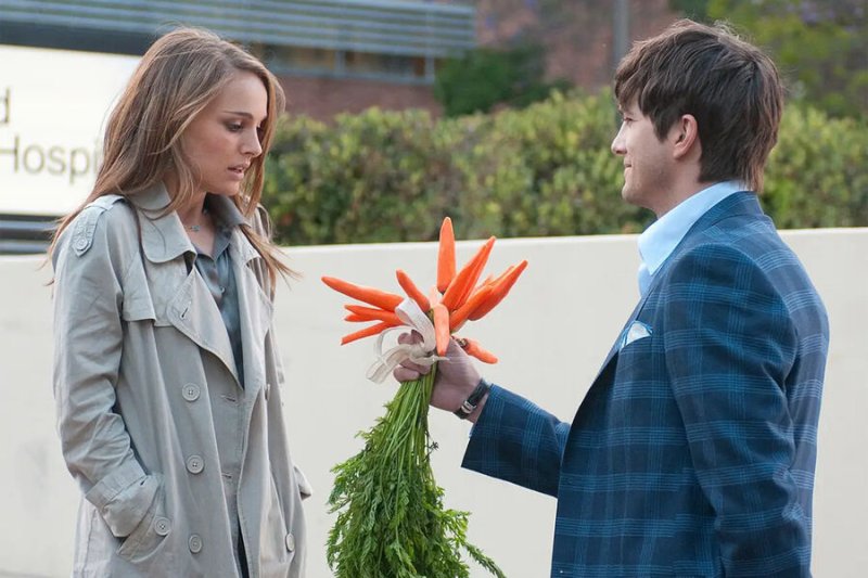 Эштон Катчер с морковкой фильм