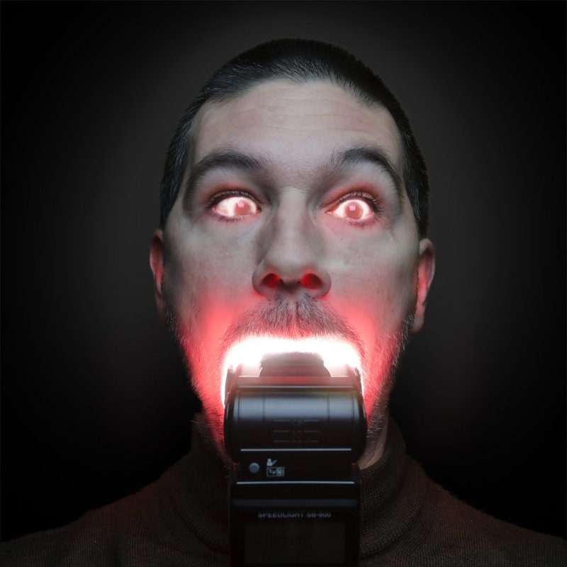 Человек с фонариком