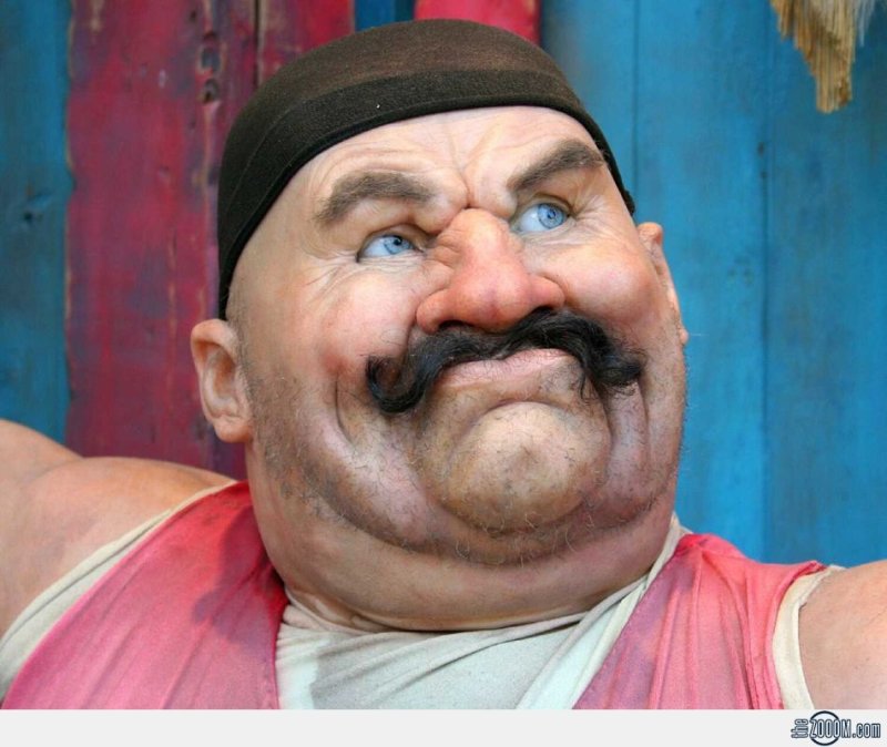 Толстый человек с усами