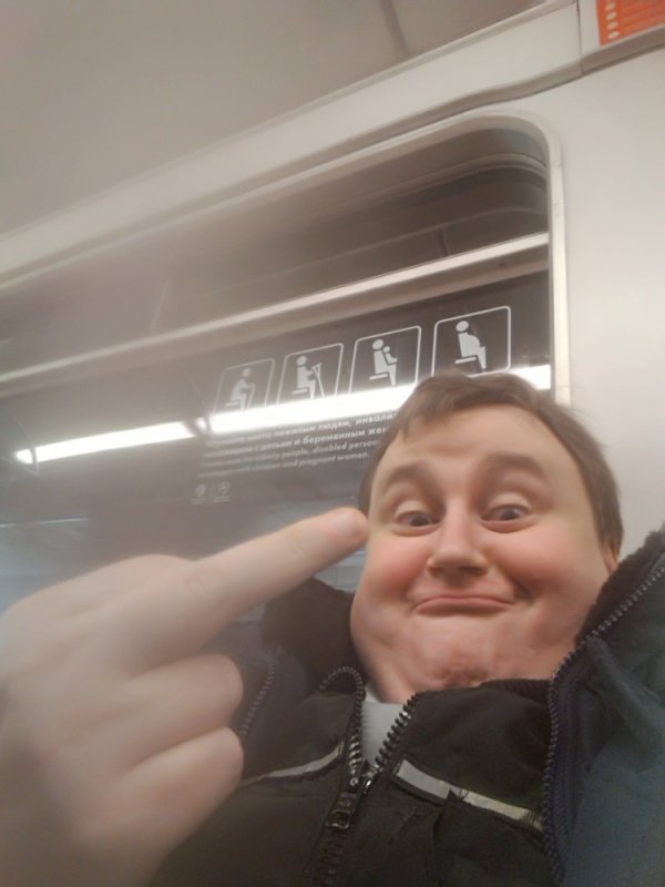 Вован из реальных пацанов с телефоном