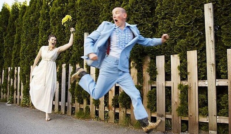 Убегает от мужчины